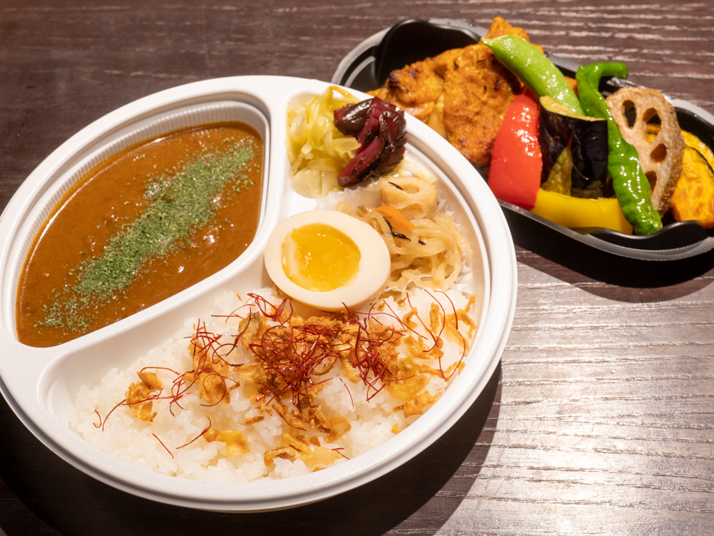 スパイスチキンカレー タンドリーチキンと野菜のセット